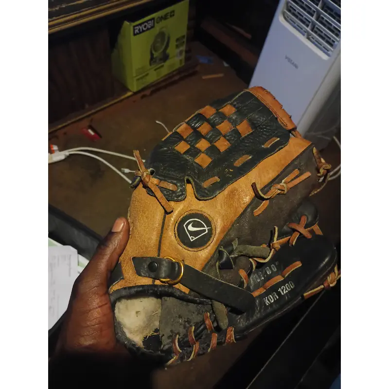 LHT Adult Size 13 Inch Nike Diamond Ready Leather Baseball Glove. KDR 1300
