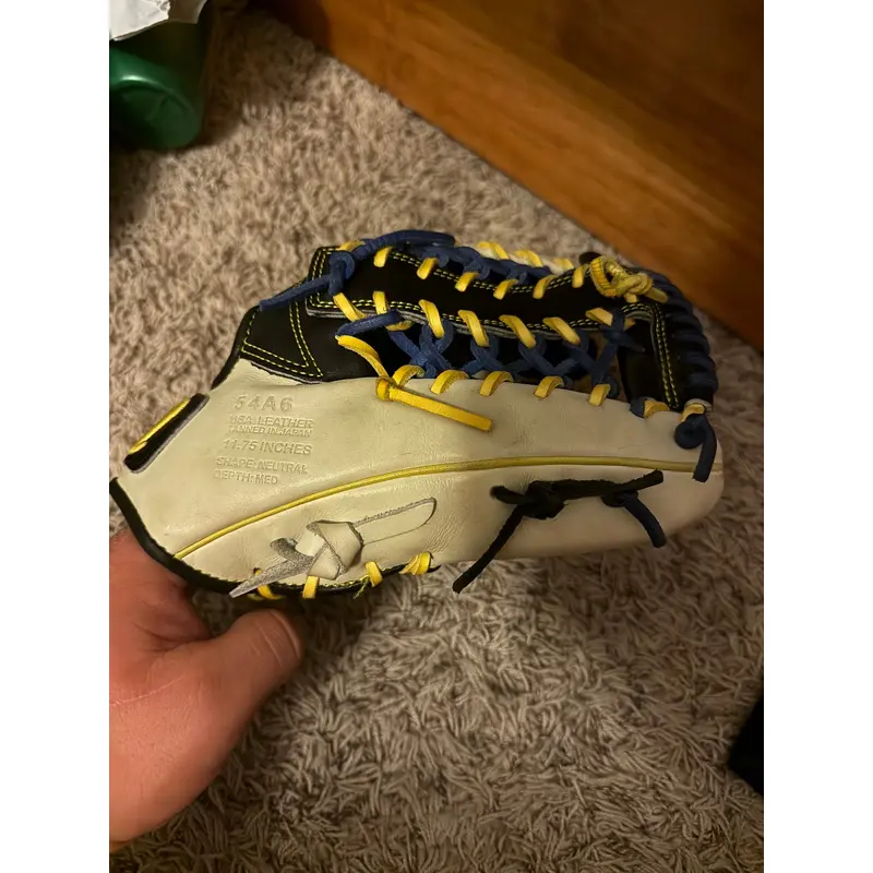 2024 Marucci Cypress Series RH Pitcher's Baseball Glove 11.75" (Used)