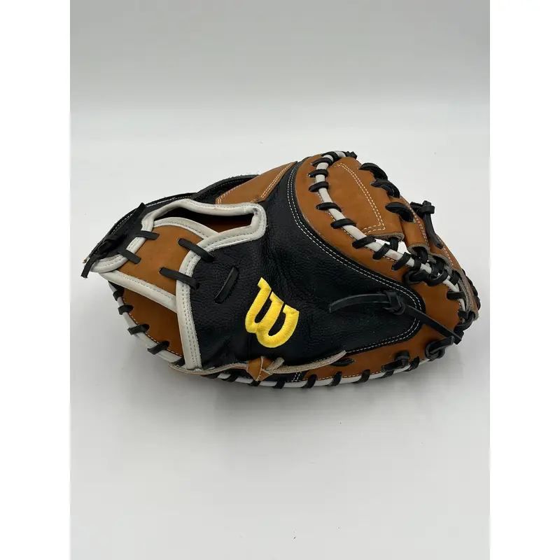 Pro issue Wilson a2000 M1D 33.5 catchers mitt baseball glove