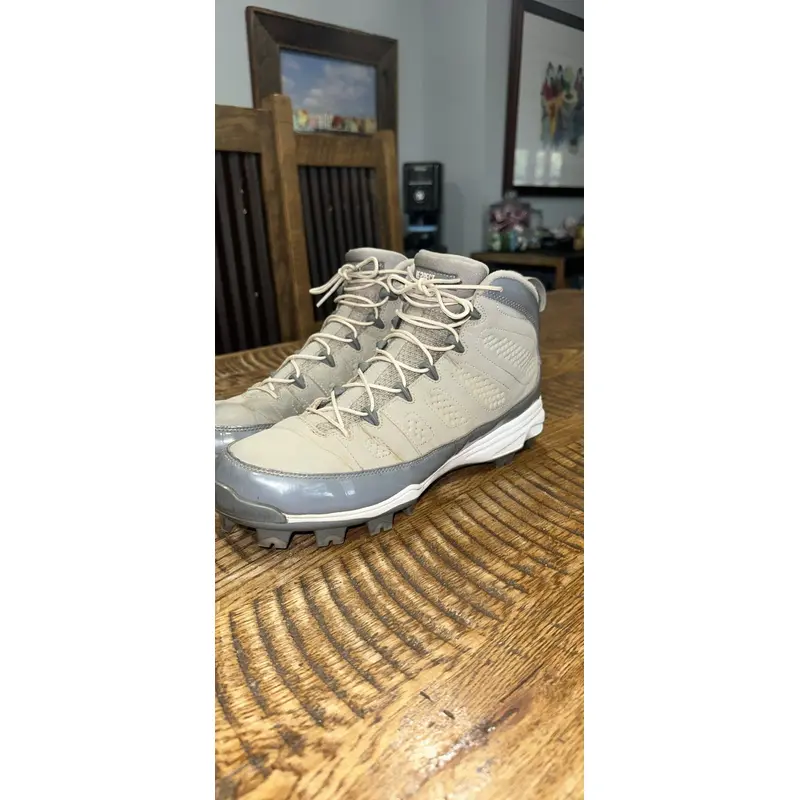 Air Jordan 9 molded baseball cleats