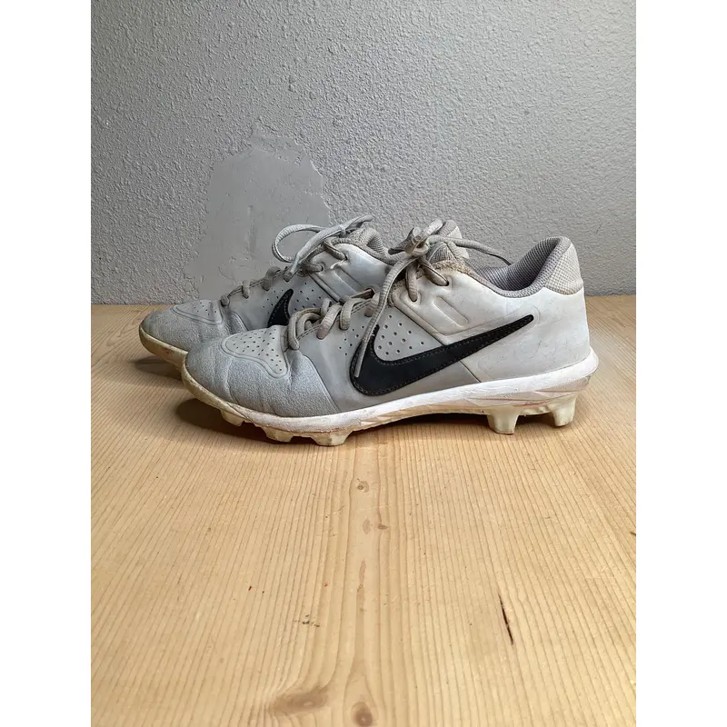 Gray Kid's Youth Nike Low Top Footwear Molded Cleats (Used) 5Y