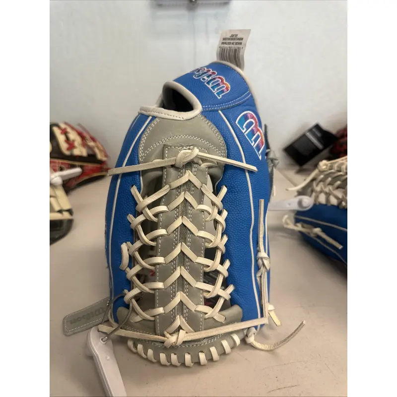 Wilson 12.25 A2000 LOVE THE MOMENT EDITION