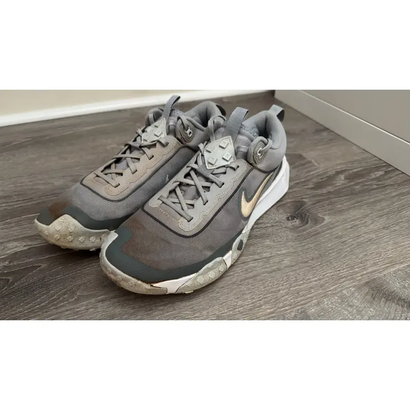 Gray Men's Size M 12.0 (W 13.0) Adult Nike Low Top Air Diamond Turf Cleats (Used)