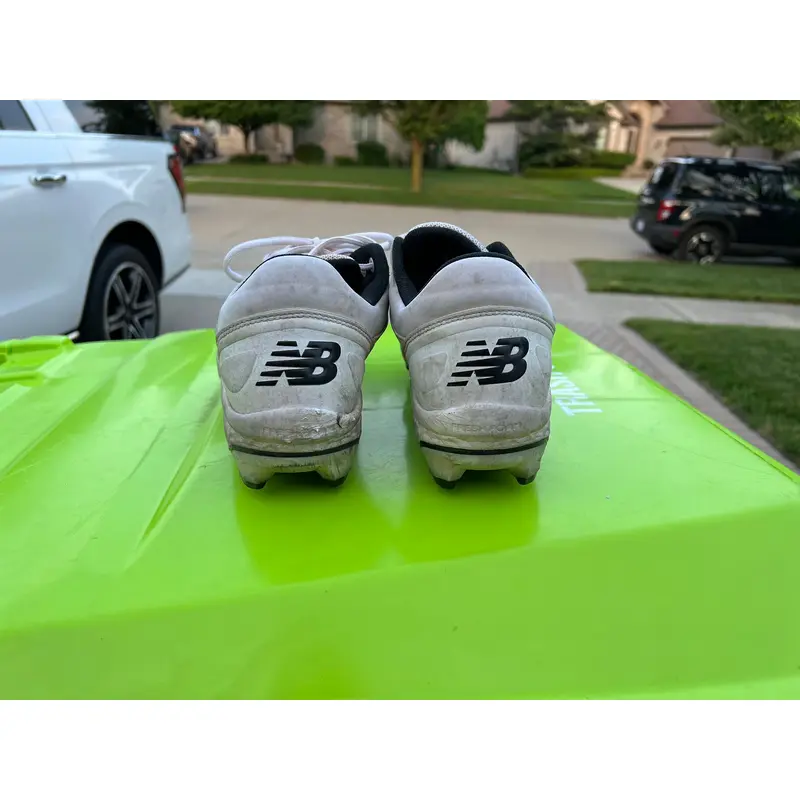 New balance molded baseball cleats
