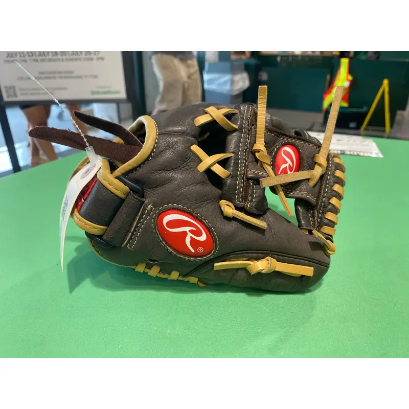 Brown Rawlings Highlight Series RH Infield Baseball Glove 10.5" (Used)