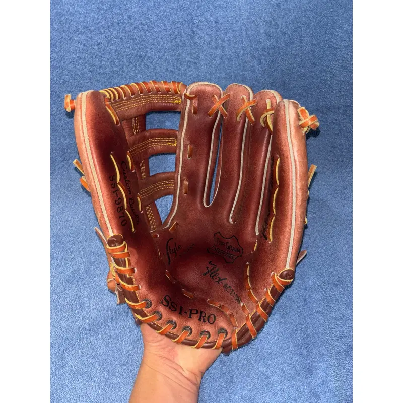 Right Hand Throw Outfield SSI-9870 Baseball Glove  (Used)