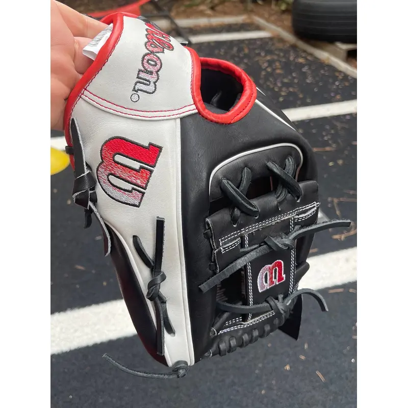 2024 Wilson A2000 1975 RH Infield Baseball Glove 11.75" (New)