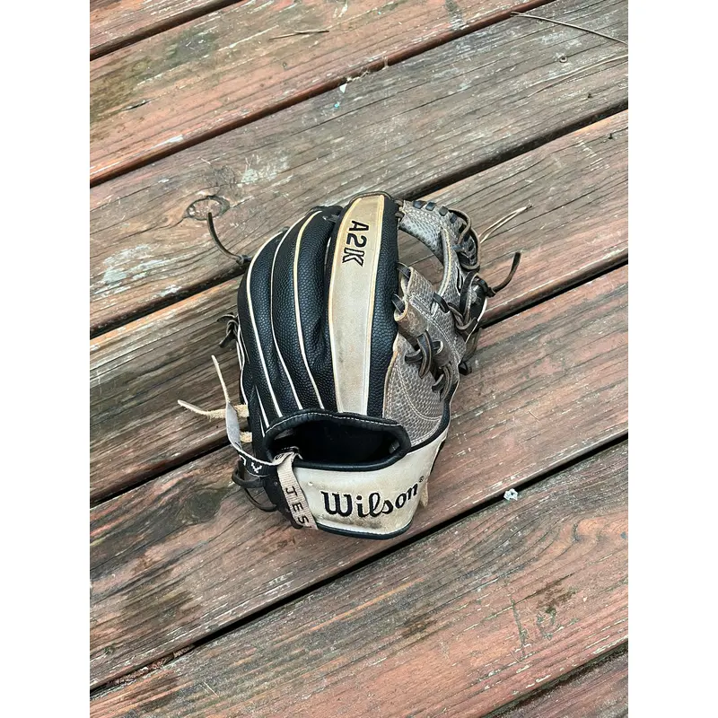 2023 Wilson Right Hand Throw Infield A2K Baseball Glove 10.75" (Used)