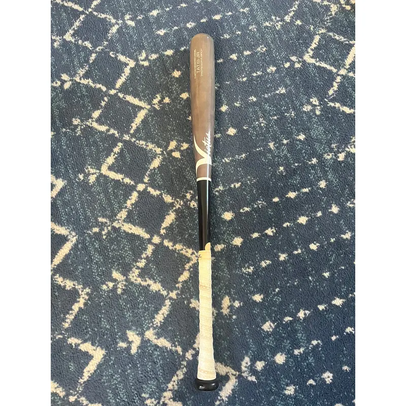 Victus Tatis Bat (-3) Wood 28 oz 31" (Used)