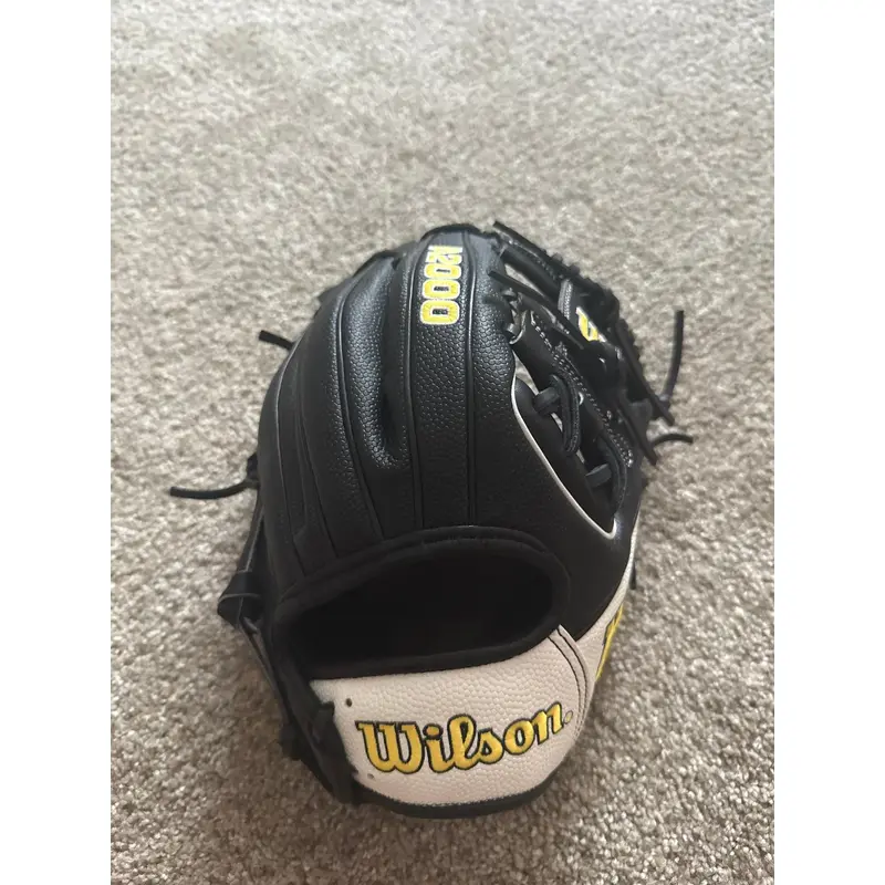 Wilson RH Infield A2000 Baseball Glove 11.5" (New)