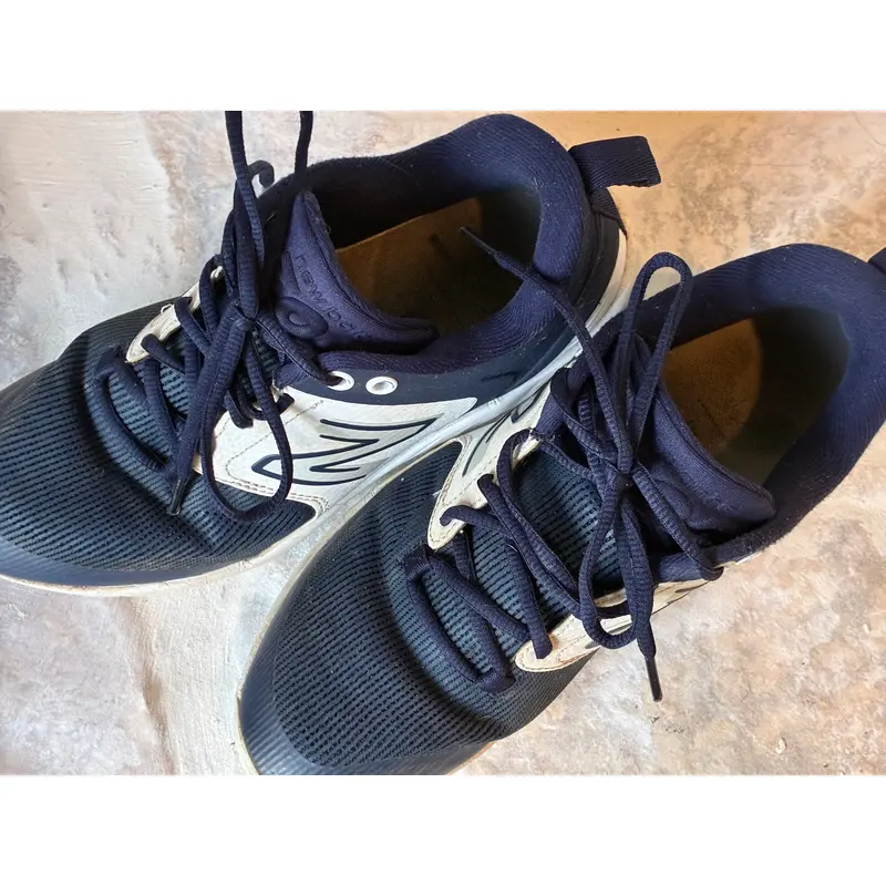 Blue Men's Size M 7.5 (W 8.5) Youth New Balance Low Top Molded Cleats (Used)