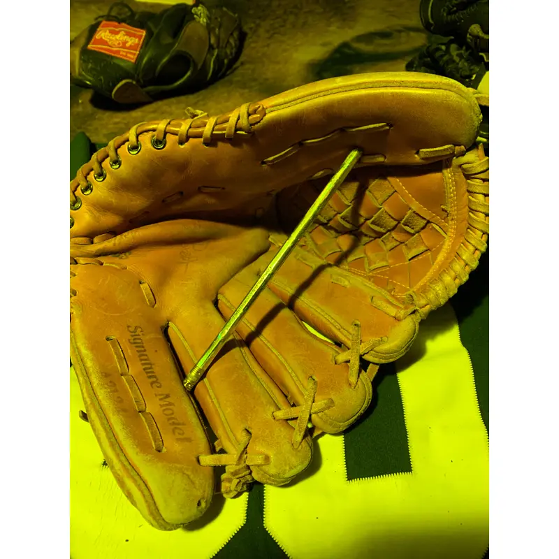 Used Wilson A2124 Glove