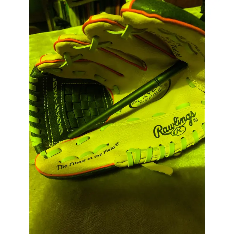 Used Rawlings Right Hand Throw Player series Baseball Glove 10"