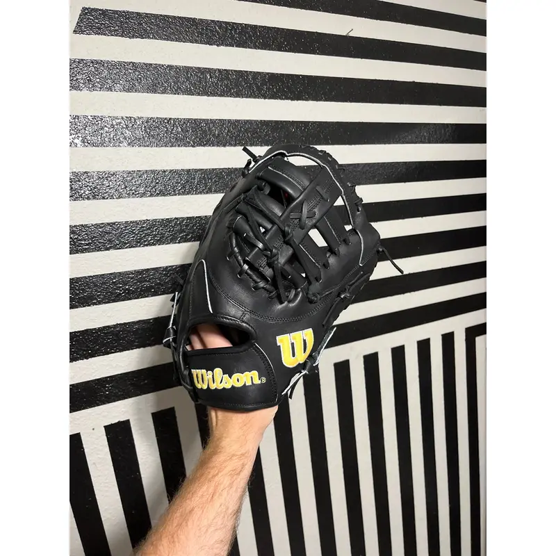 Wilson a2000 1679 12.5 first base mitt baseball glove