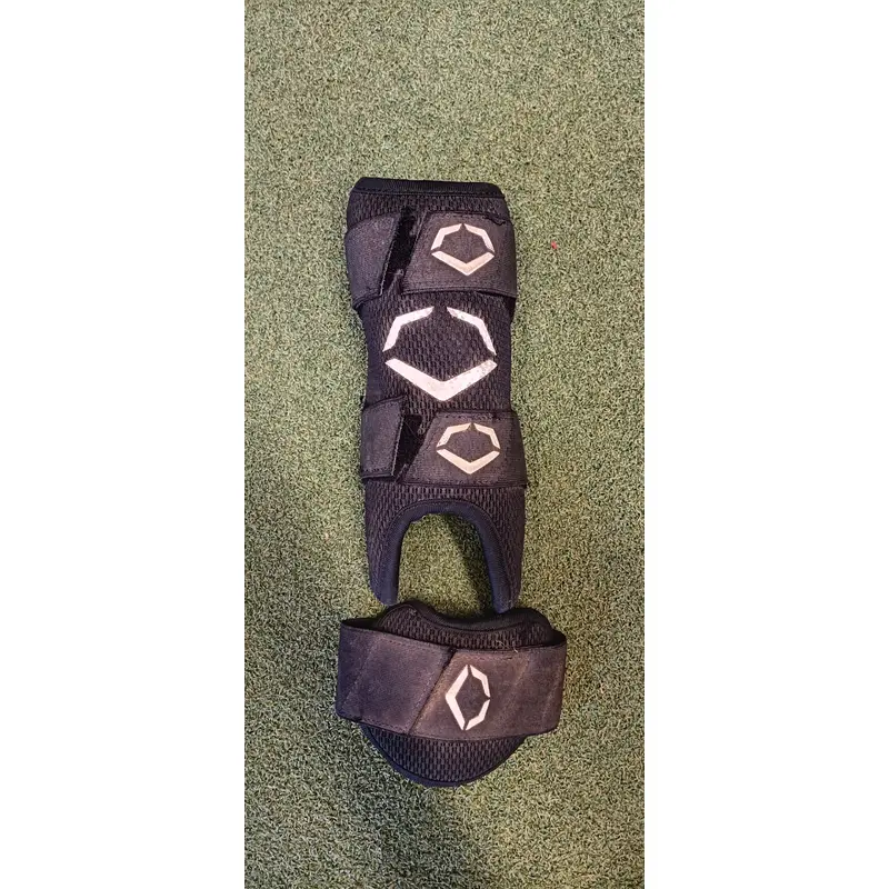 Black Junior EvoShield Leg guard (Used)
