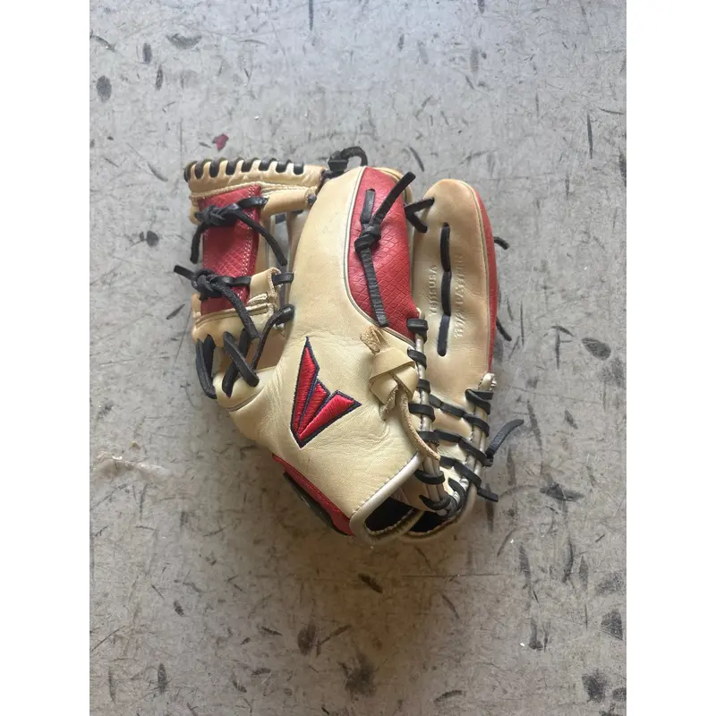 Easton Right Hand Throw Infield Baseball Glove  (Used)