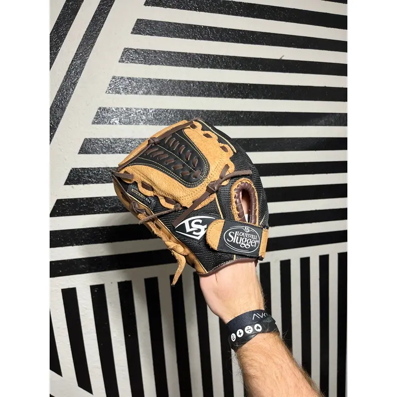 Louisville slugger Genesis lefty 11.5 baseball glove