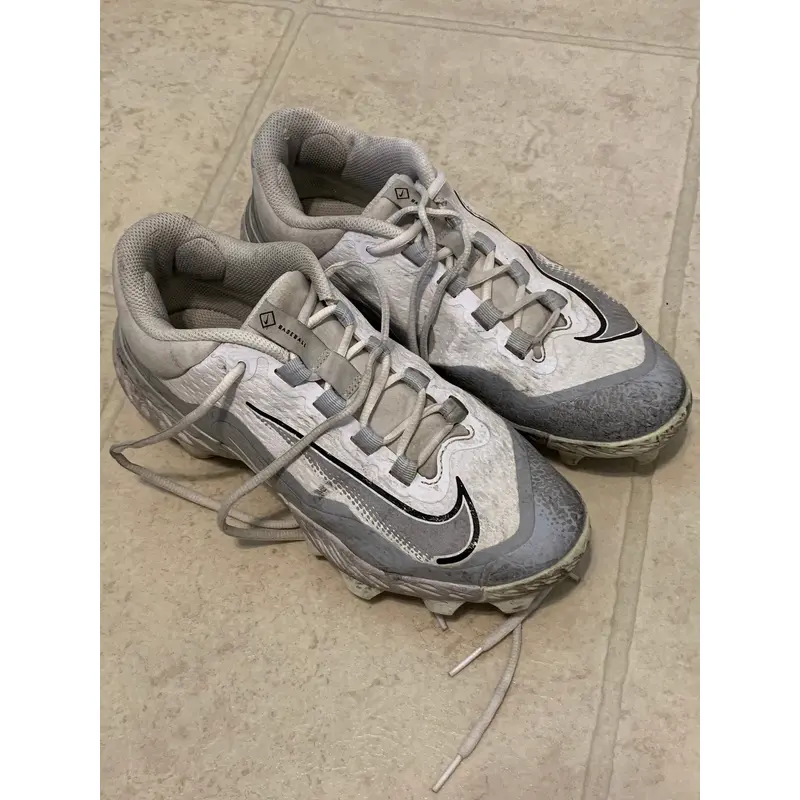Nike react baseball cleats 8.5
