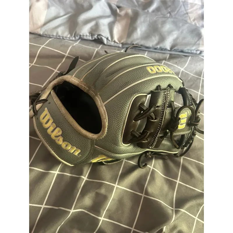 2021 Wilson RH Infield A2000 Baseball Glove 11.5" (Used)