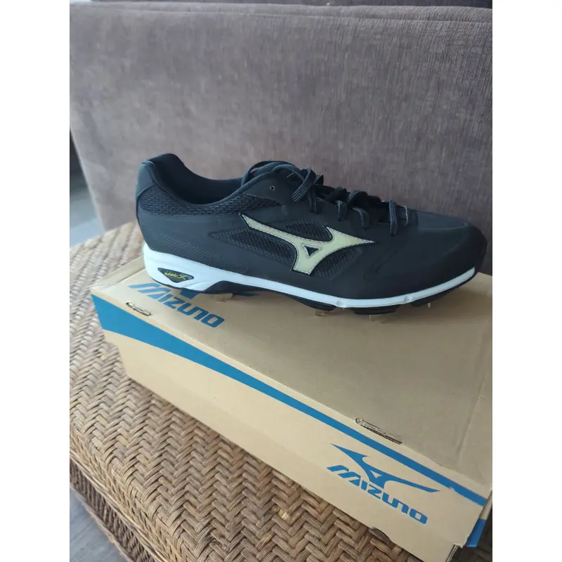 Black Men's Size M 9.5 (W 10.5) Adult Mizuno Low Top Metal (New)