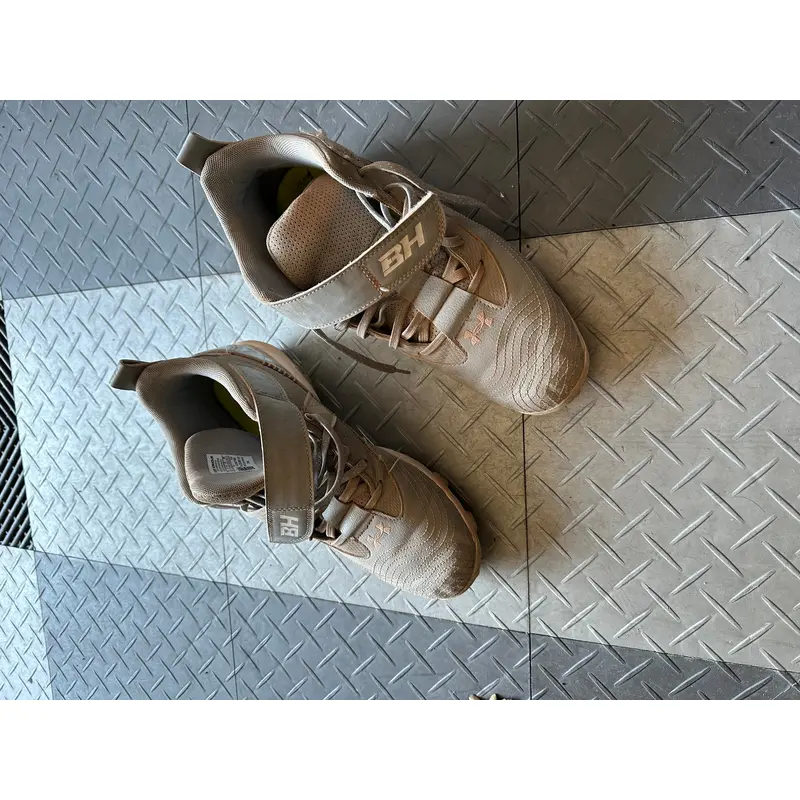 Gray Used Size 8.5 (Women's 9.5) Under Armour Cleats