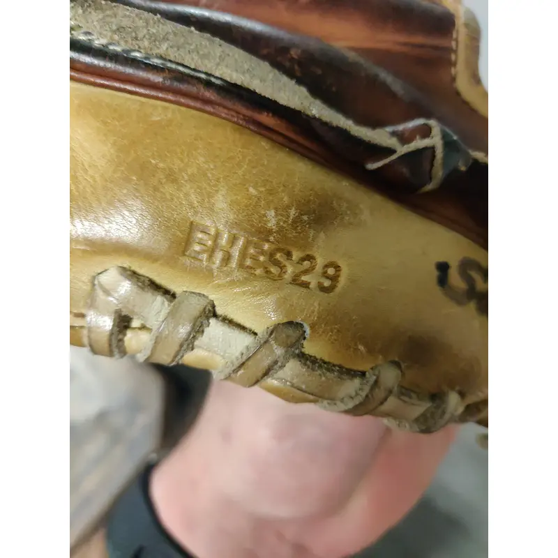 2015 Infield Right Hand Throw Rawlings Baseball Glove 11.75" (Used)