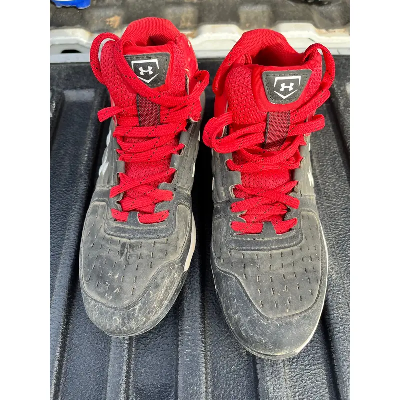 Under Armour Youth Cleats- 5Y
