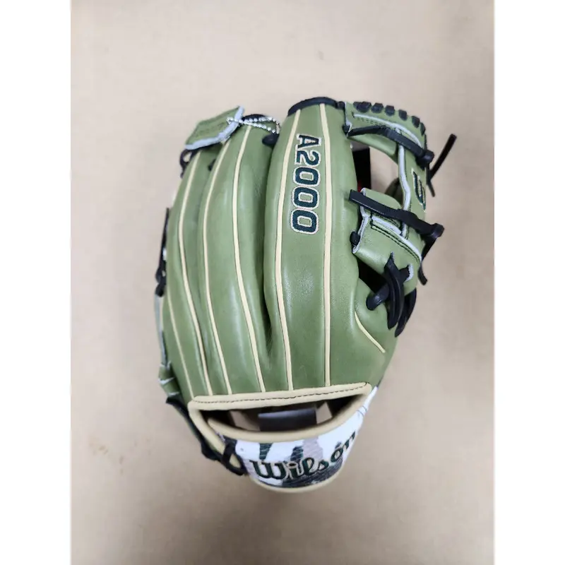 New Wilson November 2023 Right Hand Throw Infield A2000 Baseball Glove 11.75"