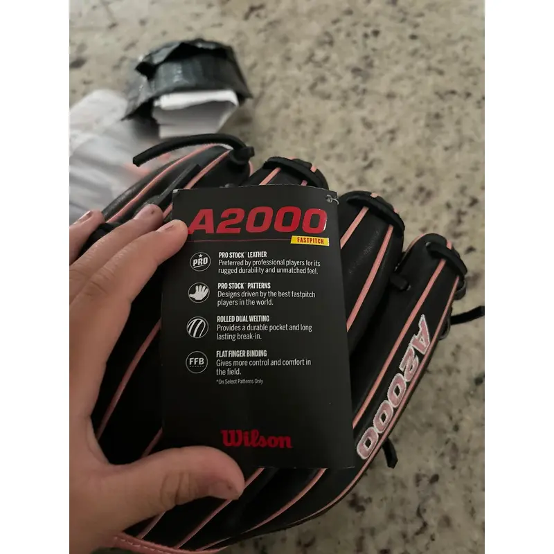 Wilson Right Hand Throw Infield A2000 Baseball Glove 12" (New)