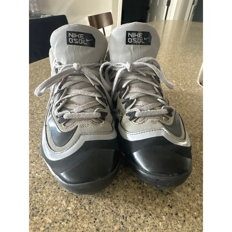Gray Kid's 6y Youth Nike Low Top Huarache Molded Cleats (Used)