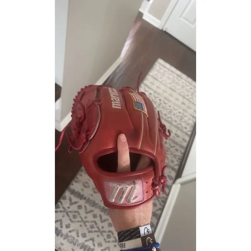 Left Hand Throw Marucci Pitcher's Baseball Glove 11.5" (Used)