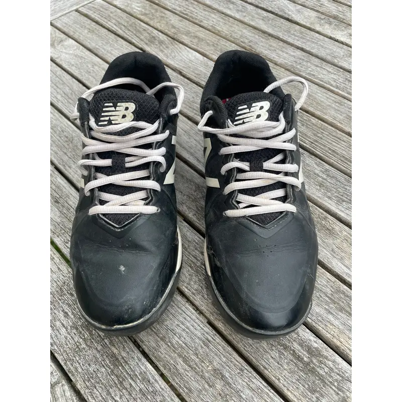 Black Molded New Balance Cleats - Mens size 6