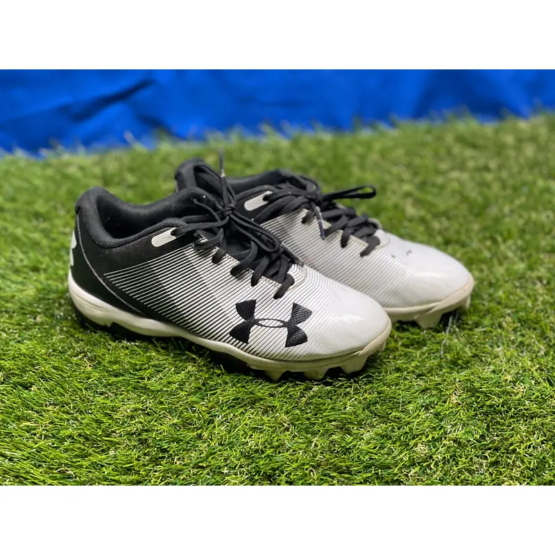 Under Armour Boys' Leadoff RM Baseball Cleat Size 3Y