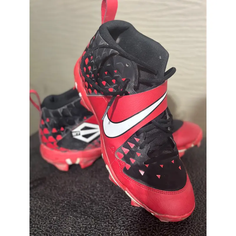 Red Used Men's Nike Trout 6