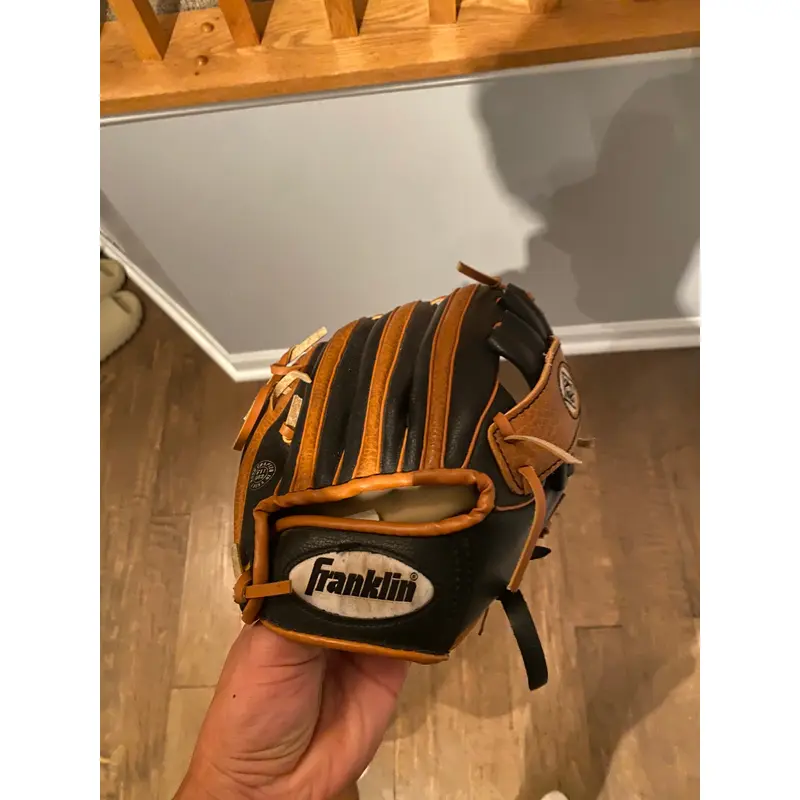 Used Right Hand Throw 9.5" RTP Baseball Glove