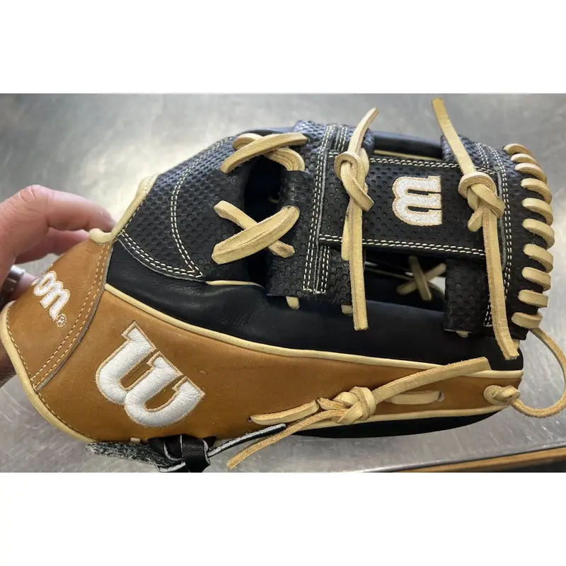 Used Wilson A2000 11 3/4" Fielders Gloves 11497-S000138994