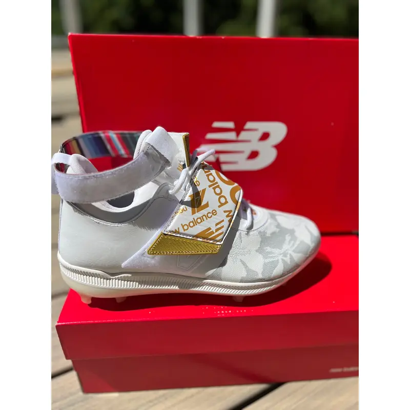 Lindor Model New Balance Men's Size M 10.0 Molded Cleats (New)