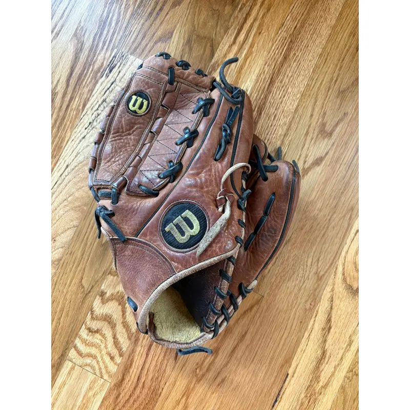 RH Wilson A2000 Baseball Glove 12" (Used)