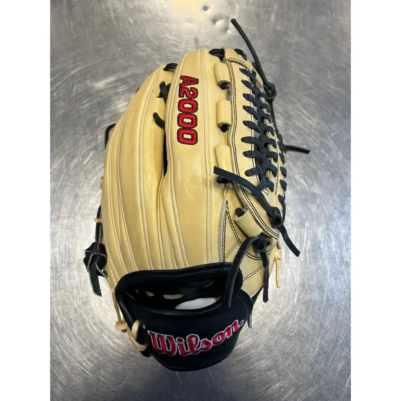 New Wilson A2000 D33 11.75 RHT