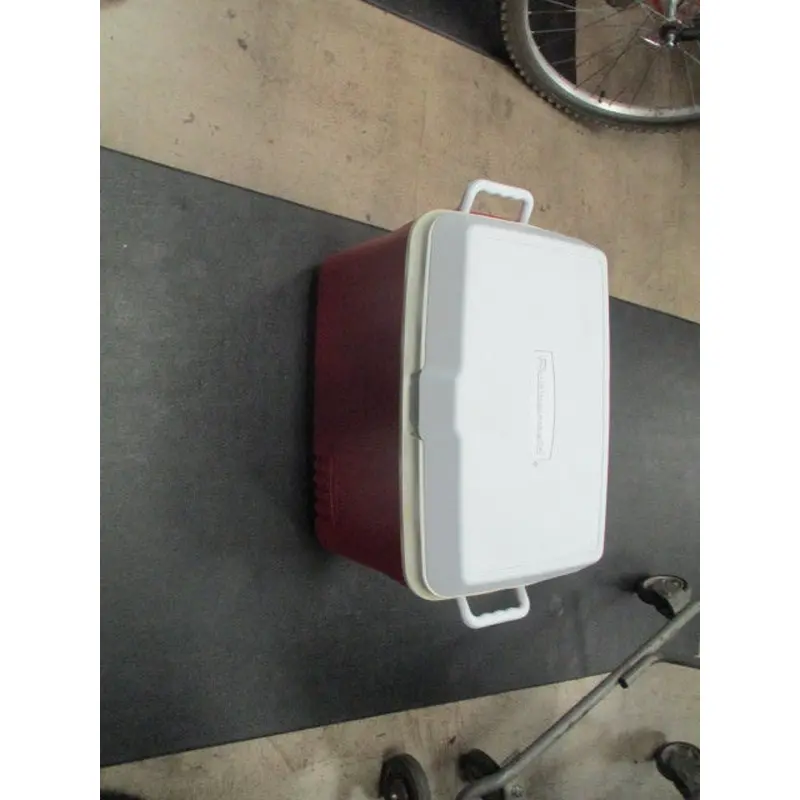 Used Rubbermaid 48 QT Ice Chest