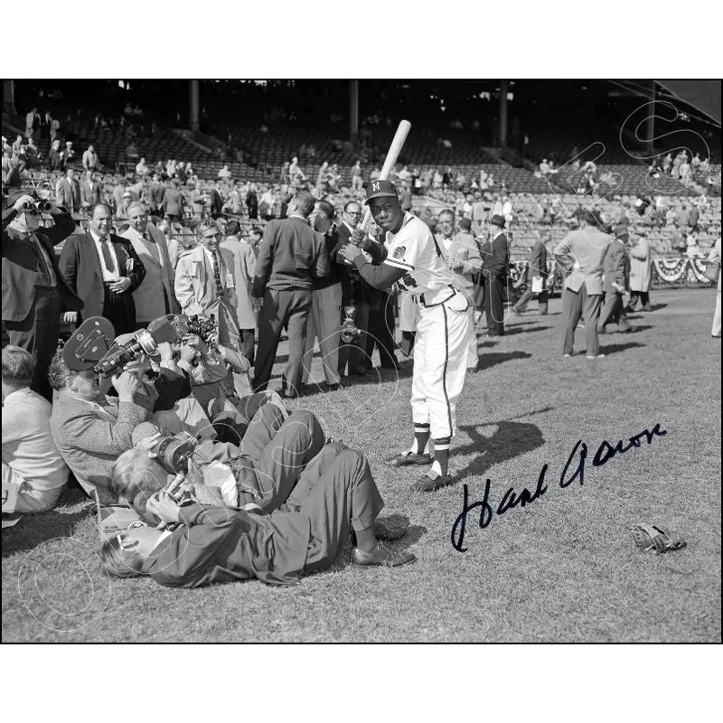 Hank Aaron 11X14 Photo - Autographed World Series 1957 Milwaukee Braves - 1293