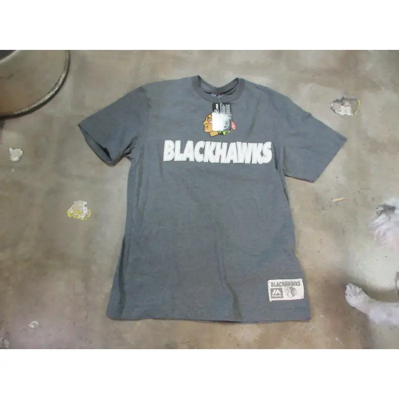 Used Majestic Blackhawks Size Large - New w/ Tags