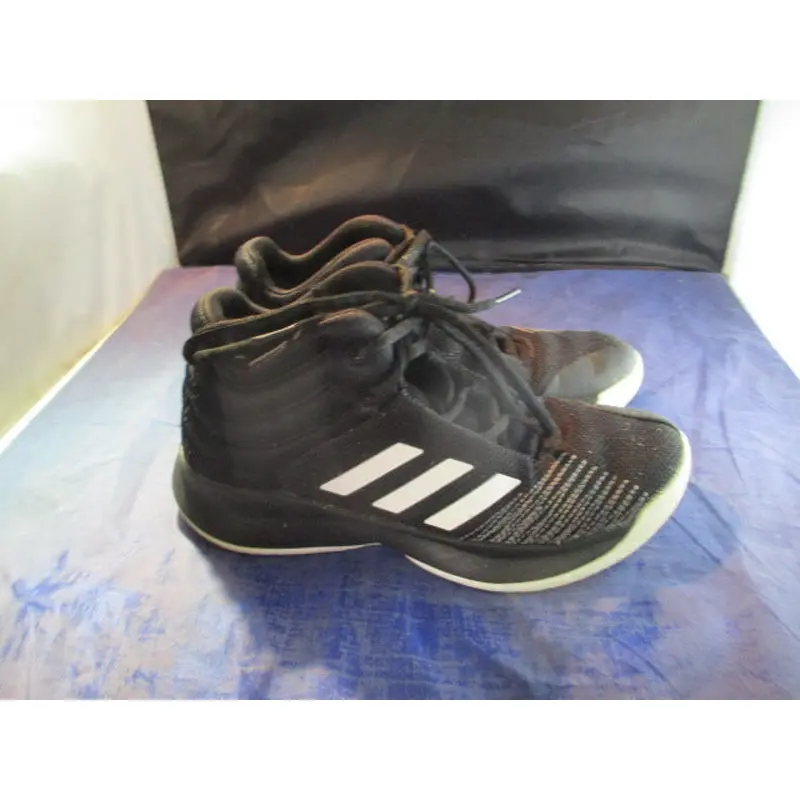 Used Adidas Basketball Shoes Youth Size 5 - no insoles