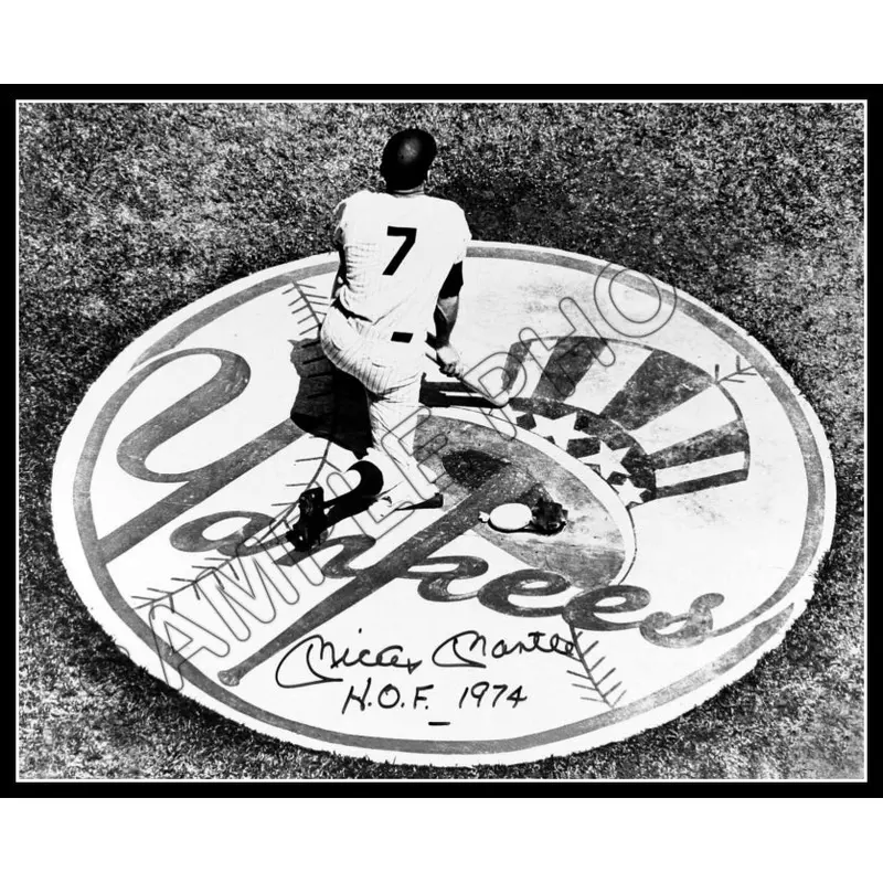 Mickey Mantle 8X10 Photo - Autographed New York Yankees - 525
