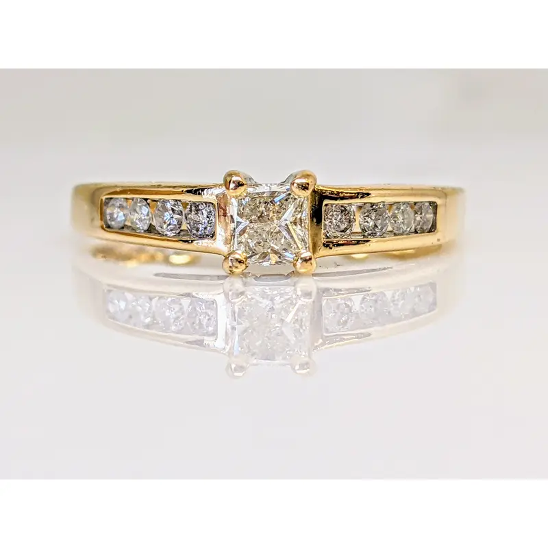 14K .41 CARAT TOTAL WEIGHT I1 J DIAMOND PRINCESS CUT (1) ROUND (8) ESTATE RING 3.0 GRAMS