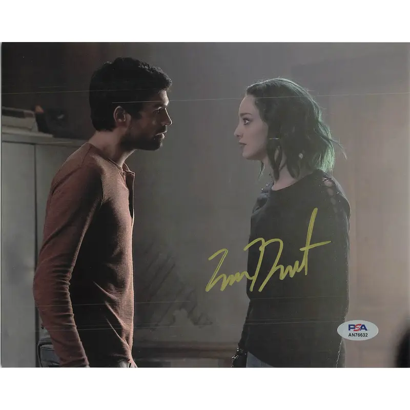Emma Dumont signed 8x10 photo PSA/DNA Autographed Actress