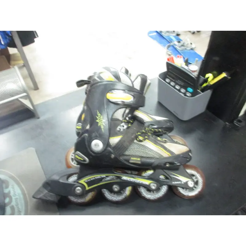 Used Blade Runner Scream In-Line Skates Size 3 - Right Strap Is Broken